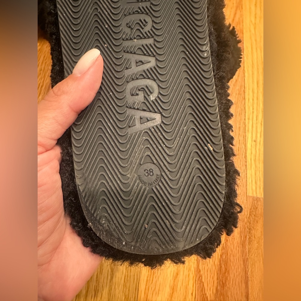 AUTHENTIC NEW YORK BALENCIAGA FURRY SLIDE SANDAL - Picture 5 of 9
